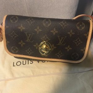 Auth Louis Vuitton Tikal Beautiful